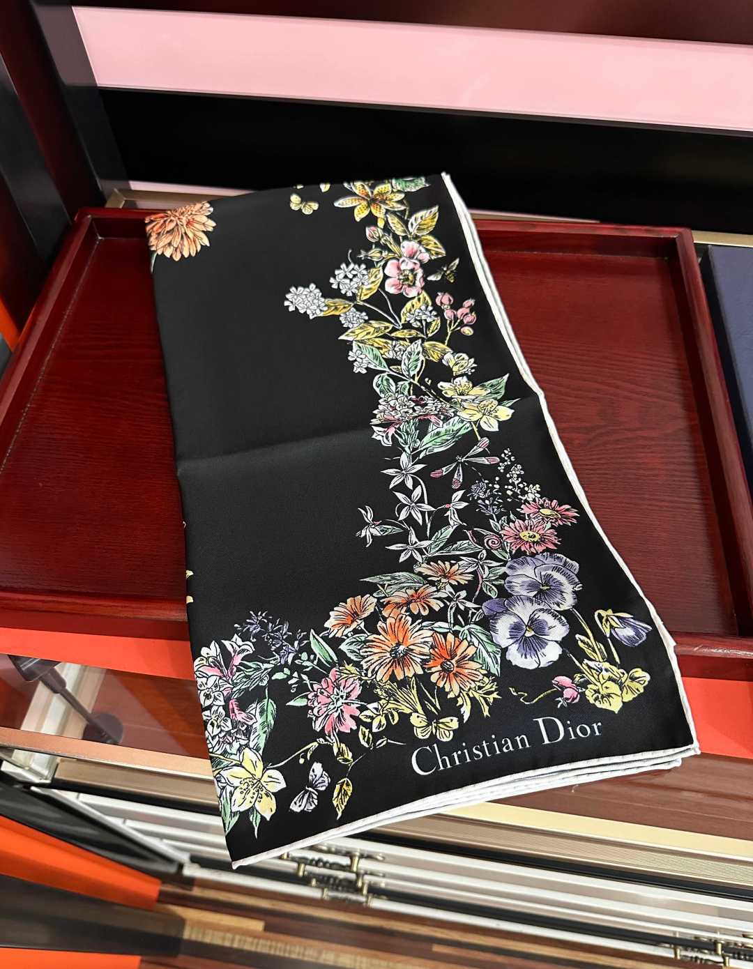 新款 迪奥  2026春夏季新款，太美了[玫瑰]买到都说好👍下手一定要快高端 大爱❤️女人尤物 货极少 四季都可以用‼️