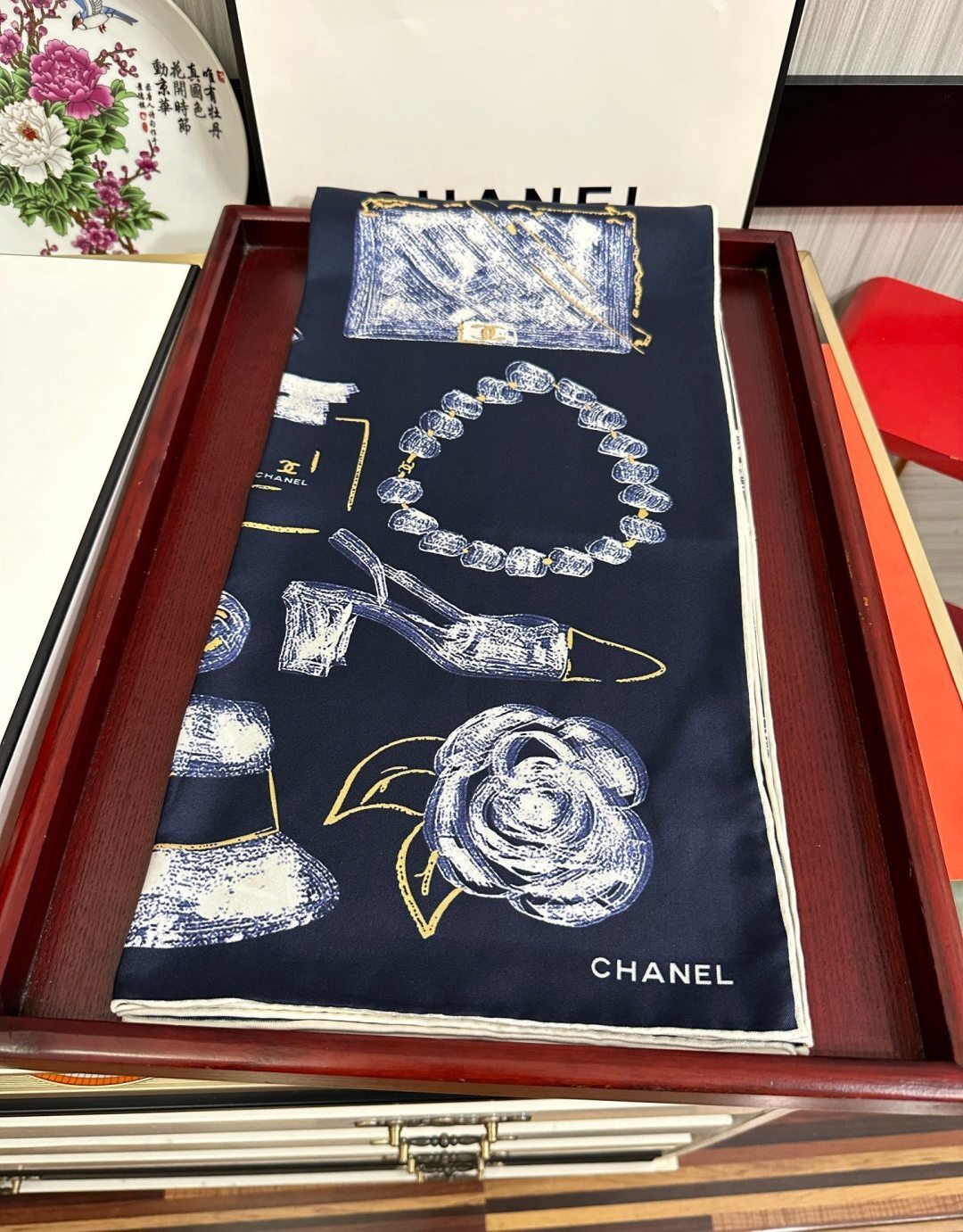 🔥新品 小香🌟太美了[庆祝]四季都可以用‼️真心美的让人非常非常心动 上身效果简直美翻了 品质非常完美👍‼️ 整个围巾给