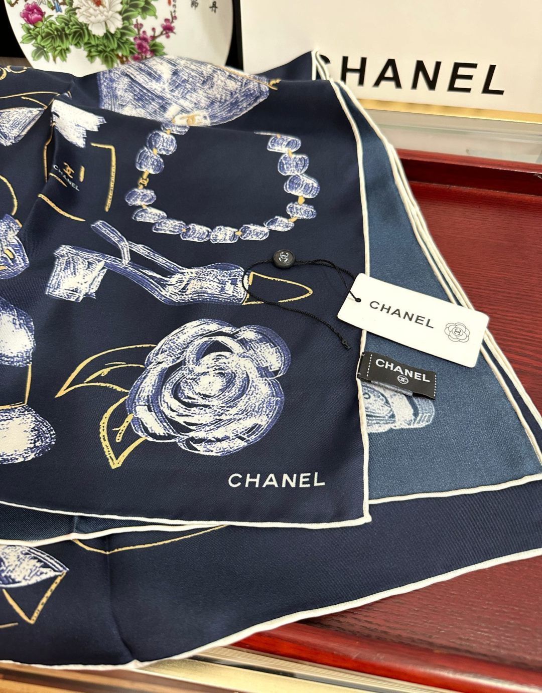 🔥新品 小香🌟太美了[庆祝]四季都可以用‼️真心美的让人非常非常心动 上身效果简直美翻了 品质非常完美👍‼️ 整个围巾给
