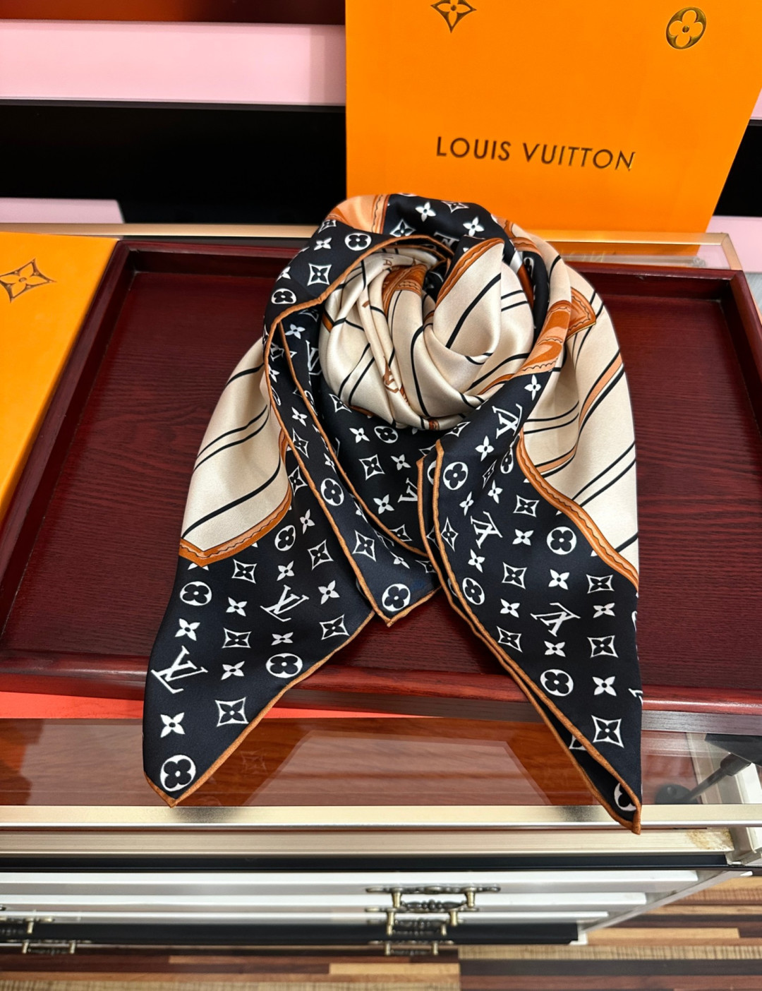 新款🔥LV gw同步【18mm双面同色顶级真丝】[庆祝]“L家”90典藏方巾通过别致的经典色彩向原创设计致敬[太阳]作品