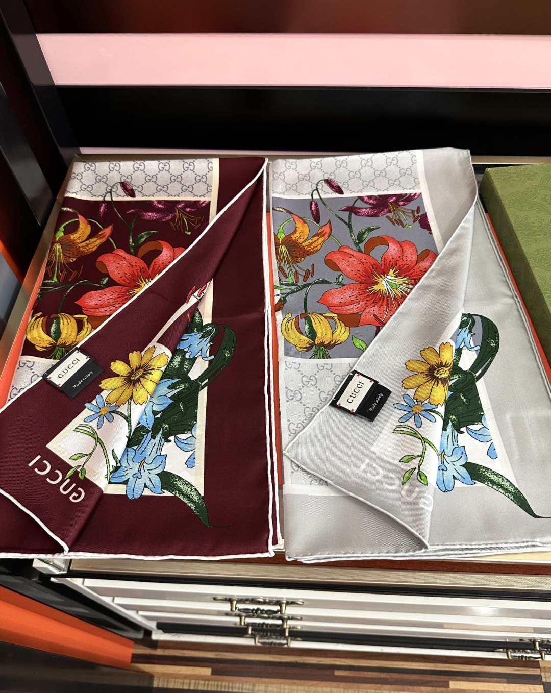 🔥新款Gucci 2026印花双面同色桑品牌桑蚕丝配饰系列秉承经典[强]以华贵材质、精湛工艺与清新色调焕新演绎GG、织带