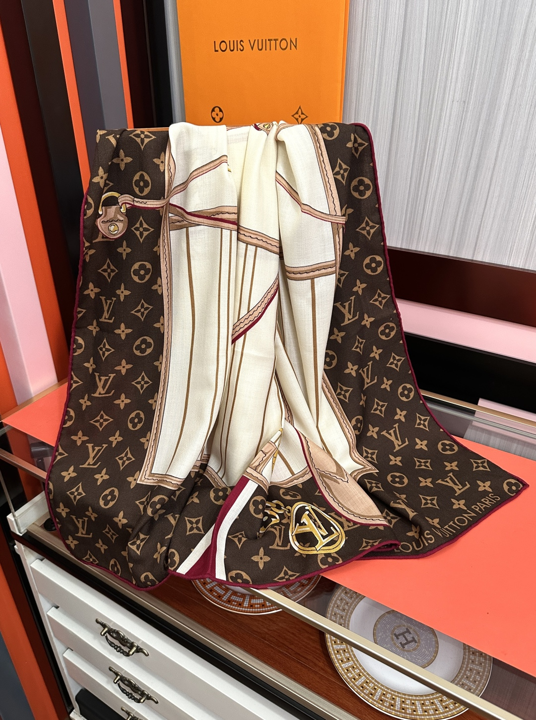 新款❤️LV  2026【双面同色】经典优雅[礼物]~气质到骨子里[色]新一季的面料超高级，真心超级柔软，丝丝顺滑[太阳