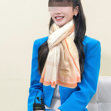 上新 小香👍采用内蒙古羊绒,重磅推荐🎀太美了👓火爆,人人都喜欢💕时潮人都有好几条围巾放在衣橱,🧣换条围巾就足够让你有焕然 上新 小香👍采用内蒙古羊绒,重磅推荐🎀太美了👓火爆,人人都喜欢💕时潮人都有好几条围巾放在衣橱,🧣换条围巾就足够让你有焕然