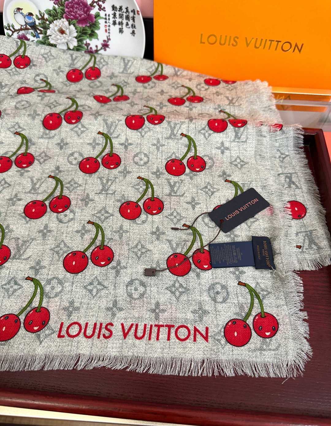 上新❤️LV  2026【双面同色樱桃🍒】经典优雅[礼物]~气质到骨子里[色]新一季的面料超高级，真心超级柔软，丝丝顺滑