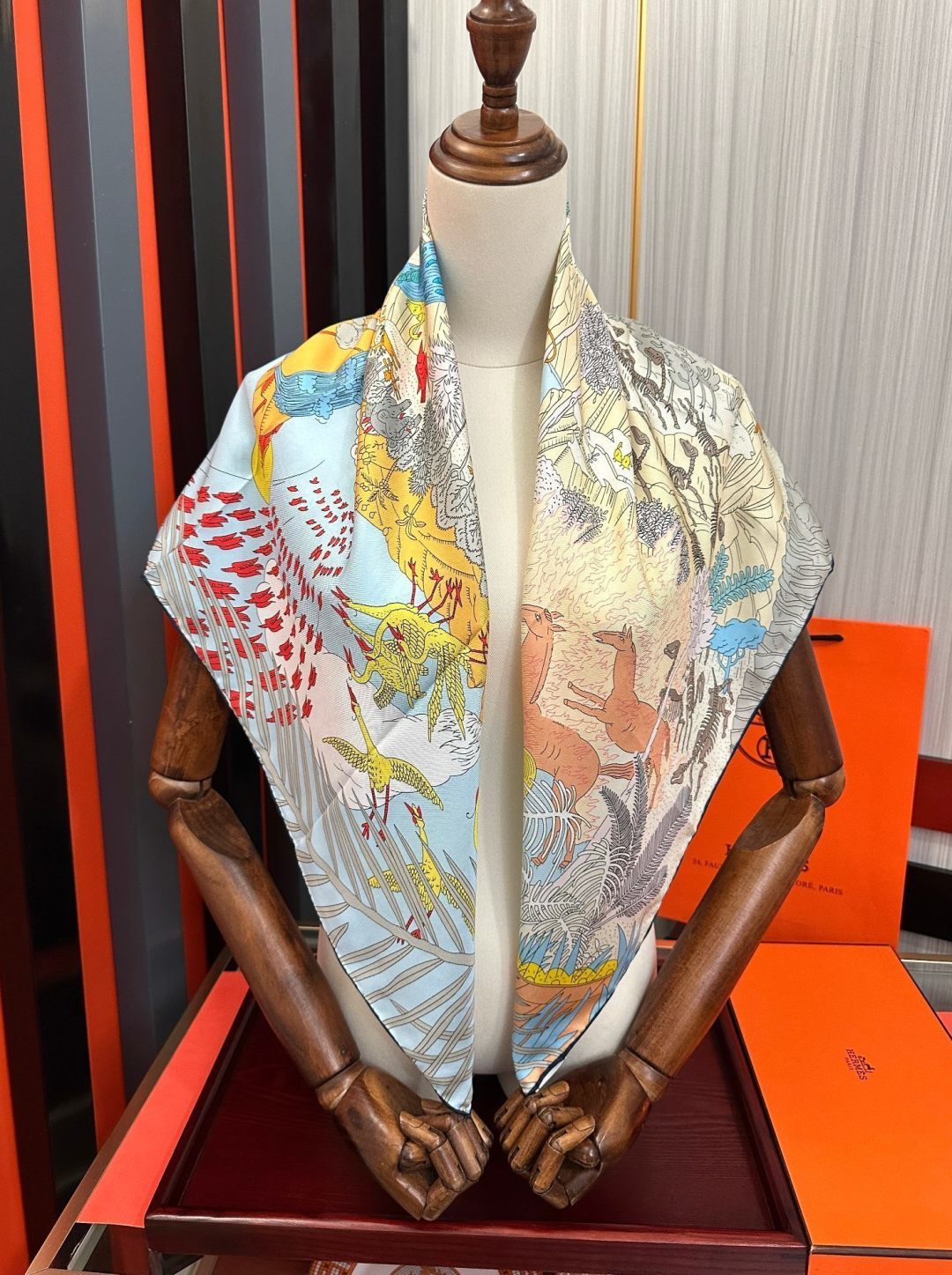 上新2026 🔥HERMES 重磅[庆祝]【大自然动物森林】方巾[嘴唇]精简时髦，品质感很显好[得意]好搭到上瘾的丝巾[