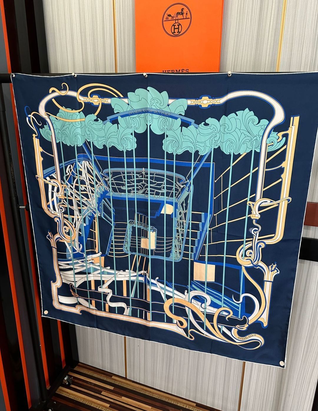 🔥新款爱马仕 2026【马鞭起舞线条版】90方巾 创作渊源在比利时的圣吉尔区[嘴唇]建筑师维克多•霍塔  Horta, 