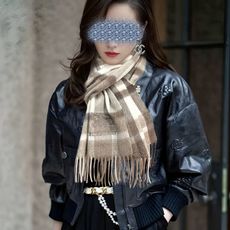 🌾 85%山羊绒 2026巴宝莉【刺绣战马】采用内蒙古顶级山羊绒 最新款男女通用情侣款👫重磅推荐💥 经典的格子,永不过 🌾 85%山羊绒 2026巴宝莉【刺绣战马】采用内蒙古顶级山羊绒 最新款男女通用情侣款👫重磅推荐💥 经典的格子,永不过