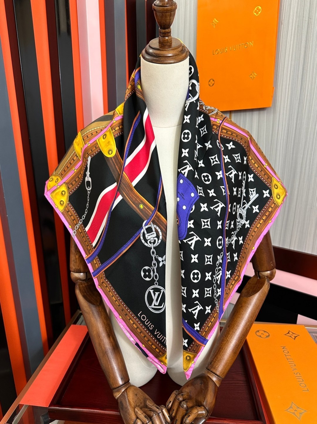 新款L v  2026年 ZG同步🔥💃💄女神及日常都非常好搭配的款😍平时穿搭也非常好搭配，整个人看起来都会神采奕奕🌟🌟好