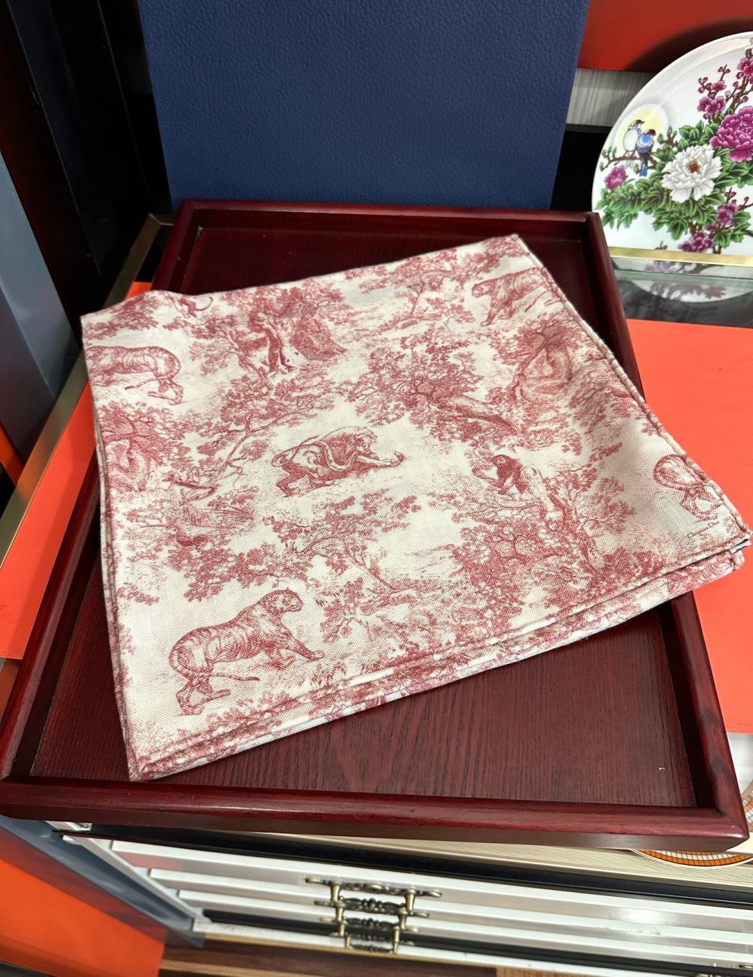 新款 2026迪奥🔥双面同色【动物丛林】最流行的花型 太美了[吃瓜]下手一定要快[嘴唇]四季都可以用[勾引]真心美的让人