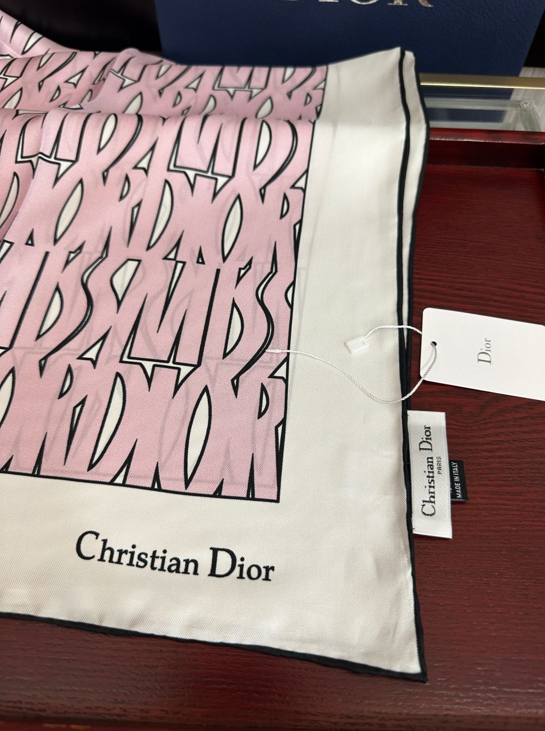 🔥Dior Chardons 2026新款 图案印花[得意]展示象征着保护[色]韧性和自由的苏格兰[庆祝]采用粉色和蓝色