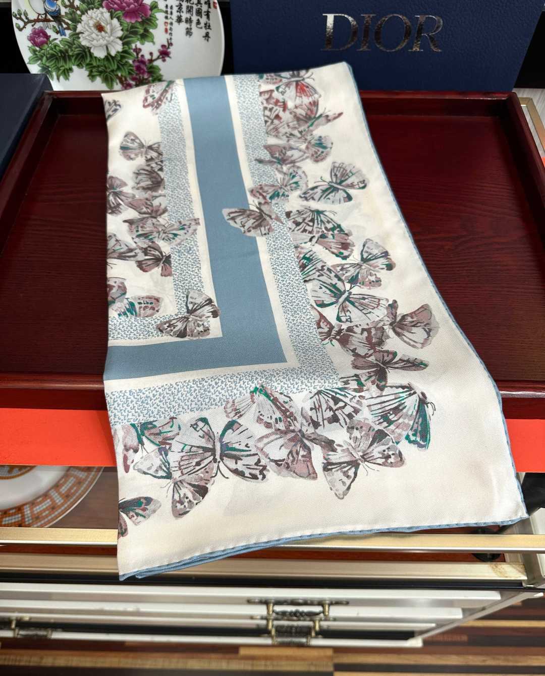 🔥新款 Dior 2026最新款官网同步Camo PaPillon 图案印花[庆祝]以优雅而诗意的设计全新演绎蝴蝶主题[