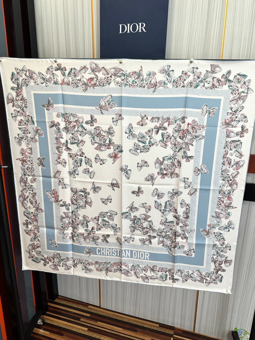 🔥新款 Dior 2026最新款官网同步Camo PaPillon 图案印花[庆祝]以优雅而诗意的设计全新演绎蝴蝶主题[