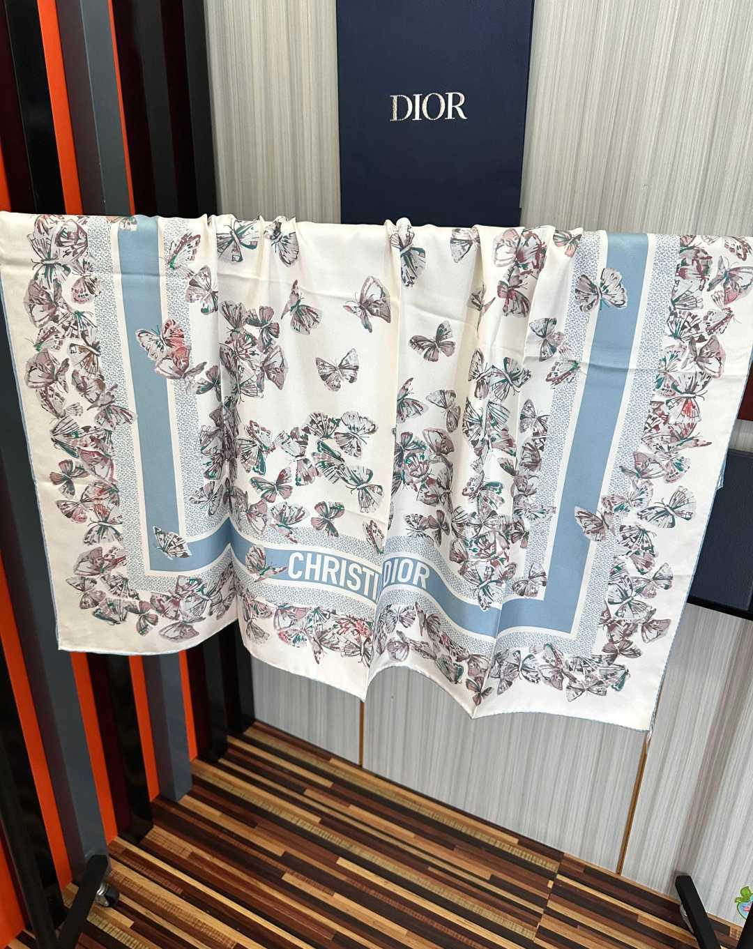🔥新款 Dior 2026最新款官网同步Camo PaPillon 图案印花[庆祝]以优雅而诗意的设计全新演绎蝴蝶主题[