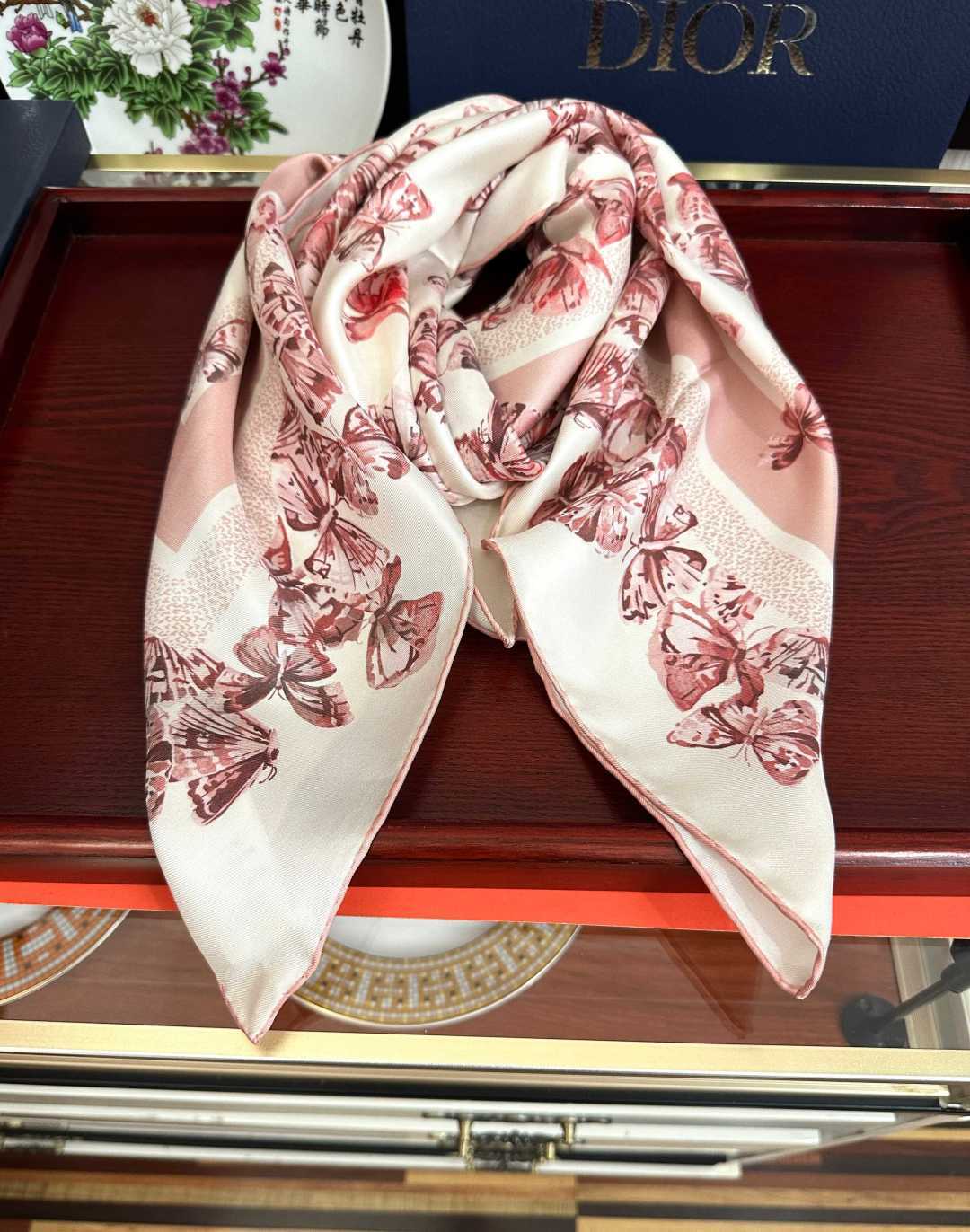 🔥新款 Dior 2026最新款官网同步Camo PaPillon 图案印花[庆祝]以优雅而诗意的设计全新演绎蝴蝶主题[
