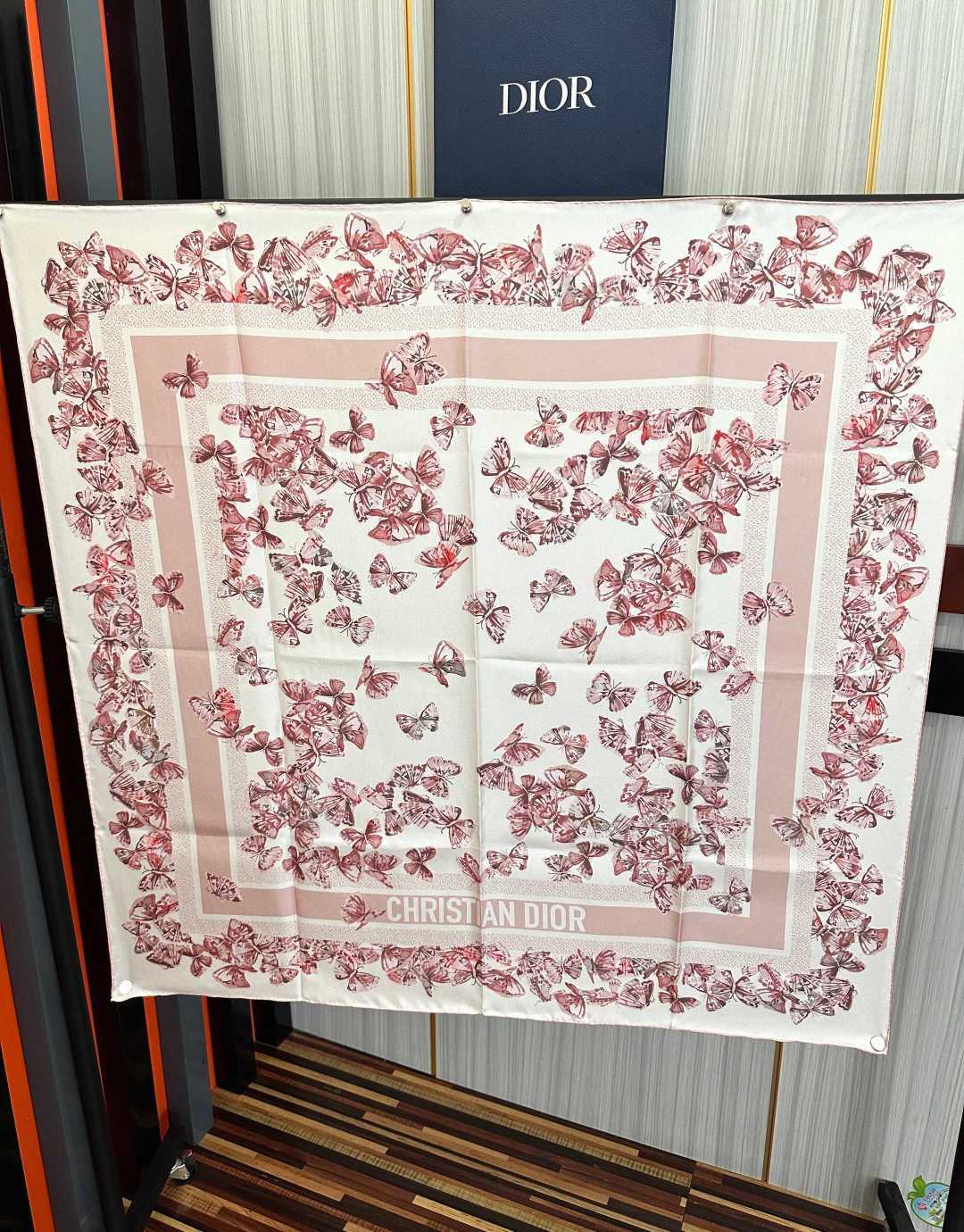 🔥新款 Dior 2026最新款官网同步Camo PaPillon 图案印花[庆祝]以优雅而诗意的设计全新演绎蝴蝶主题[