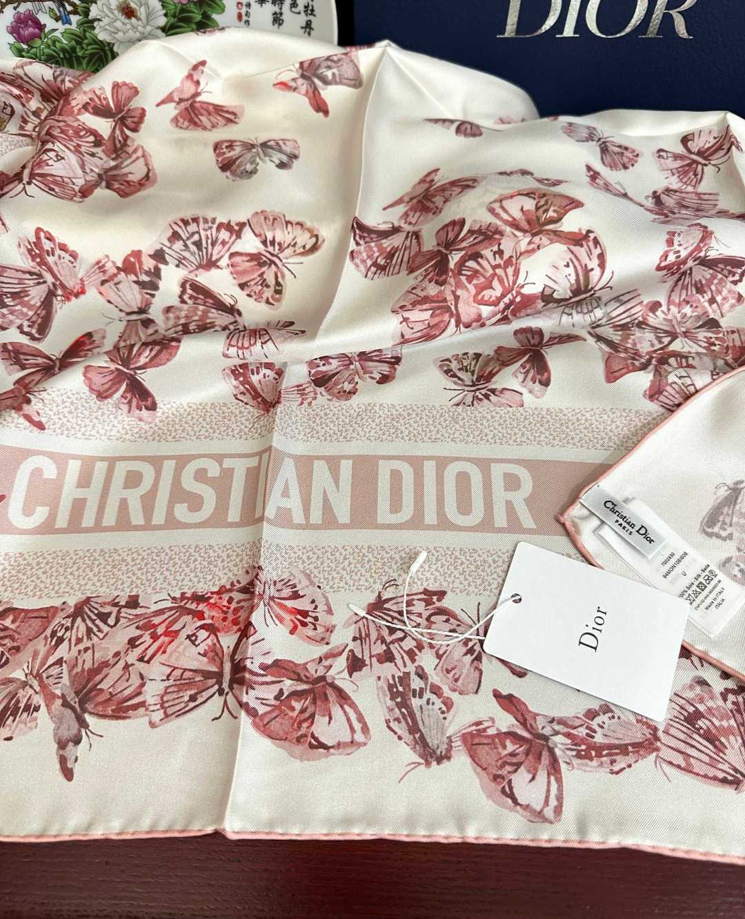 🔥新款 Dior 2026最新款官网同步Camo PaPillon 图案印花[庆祝]以优雅而诗意的设计全新演绎蝴蝶主题[