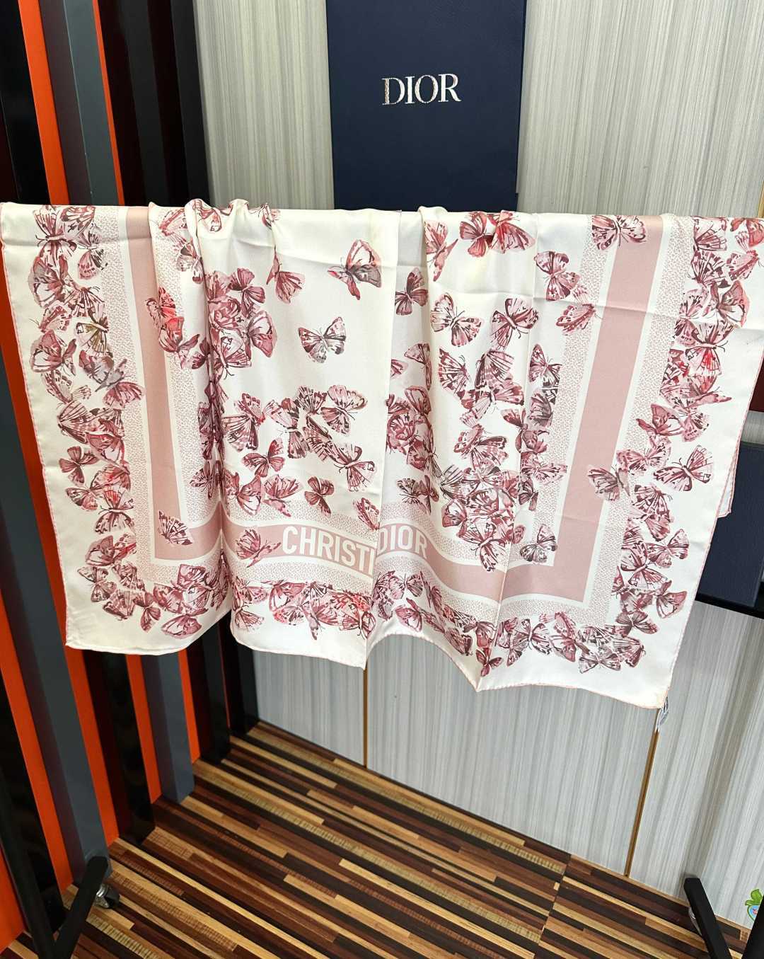 🔥新款 Dior 2026最新款官网同步Camo PaPillon 图案印花[庆祝]以优雅而诗意的设计全新演绎蝴蝶主题[