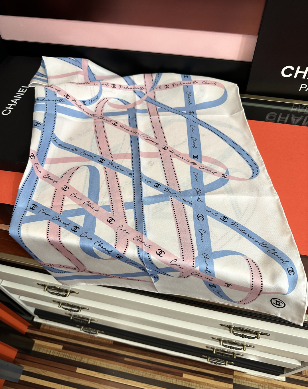 🆕 🔥2081高品质 香奈儿精致款边 永远都是那么经典[發]『▪️落入安稳，经典宇宙情人』香粉欢喜时刻[嘴唇]专柜年年在
