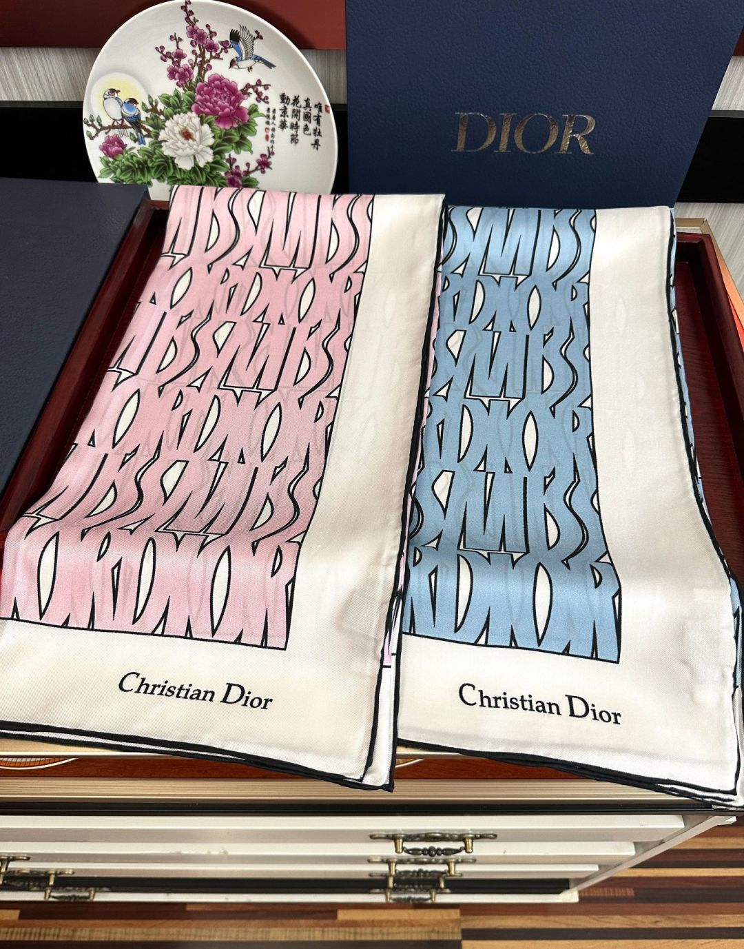 🆕  🔥Dior Chardons 2026新款 图案印花[得意]展示象征着保护[色]韧性和自由的苏格兰[庆祝]采用粉色