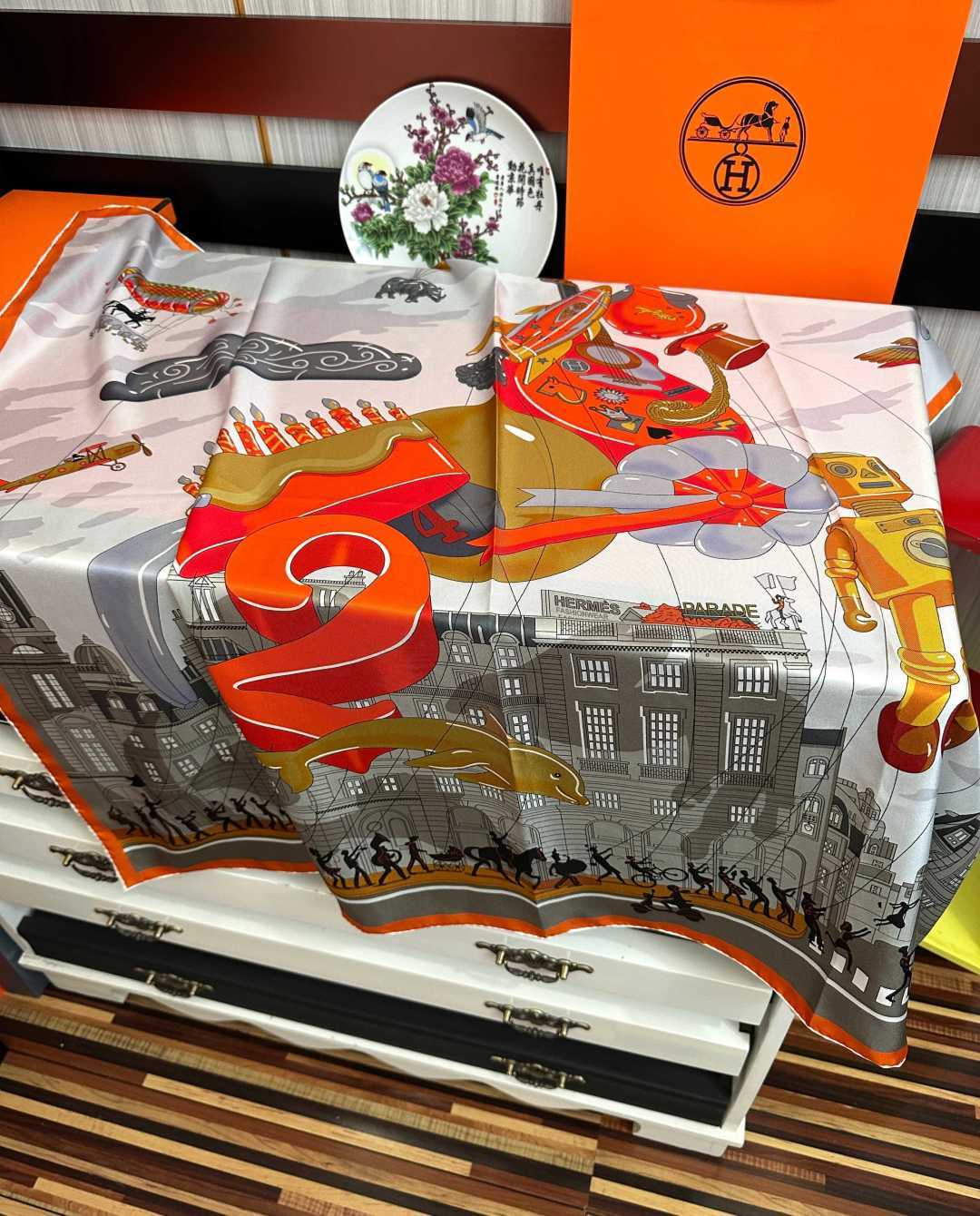🆕 高版本🔥HERMES 2026官网同步 【爱马仕巡游】[太阳]精致卷边[嘴唇]品质感很显好[得意]好搭到上瘾的丝巾[