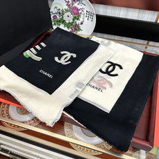 🆕 🔥上新 小香2026 最新款、太美到心动😘【香家双c系列300支羊绒长巾】实物真心美 🎀披肩配以印花💓无论设计喷绘都 🆕 🔥上新 小香2026 最新款、太美到心动😘【香家双c系列300支羊绒长巾】实物真心美 🎀披肩配以印花💓无论设计喷绘都