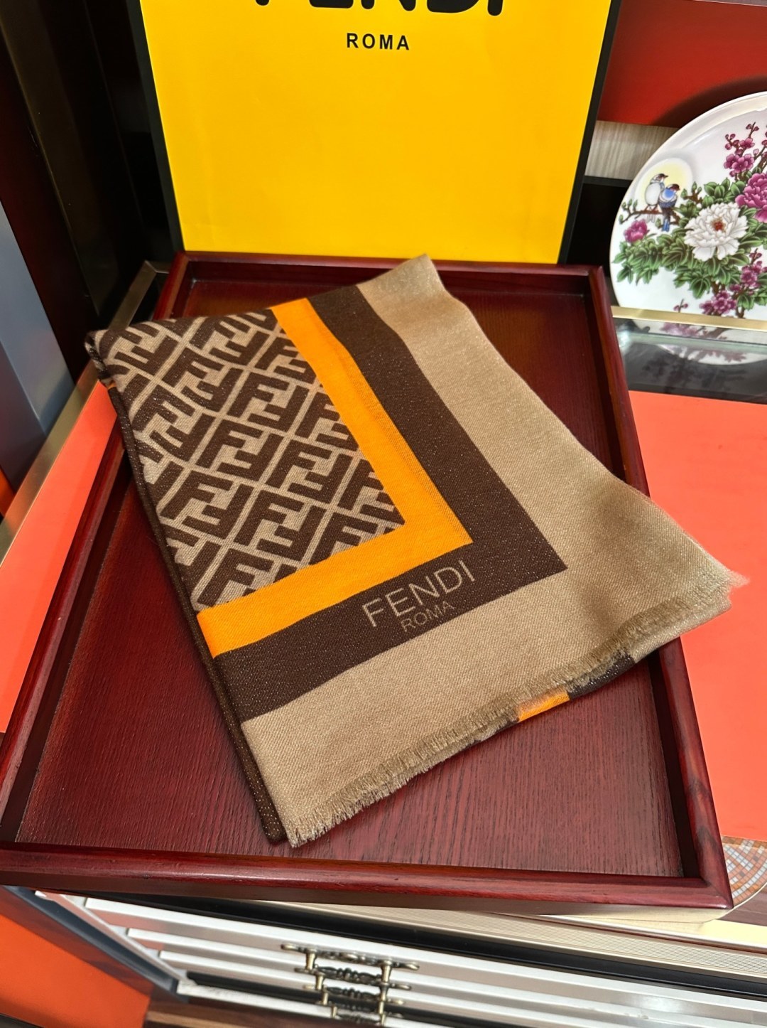 🆕 🔥新款2026  F家最新款银丝【FF银丝印花长巾】💟 度假及日常都非常好搭配的款😍订】一看到就想去旅游‼️平时穿搭