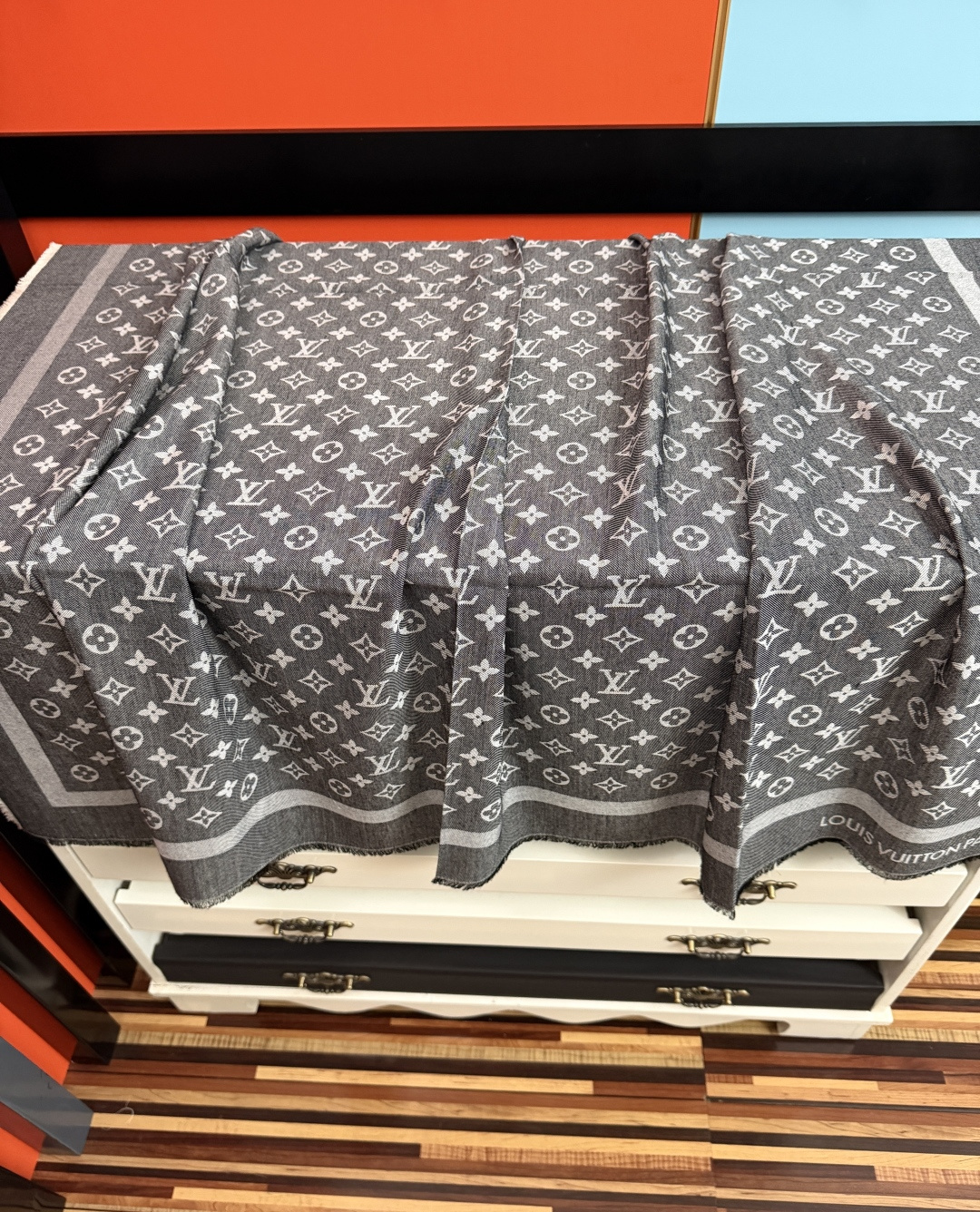 🆕 🔥新款2026 LV 披肩大方巾[得意]ZG同步 采用羊绒+丝绸配色+经典Logo[庆祝]品牌感满满计[强]双面设计