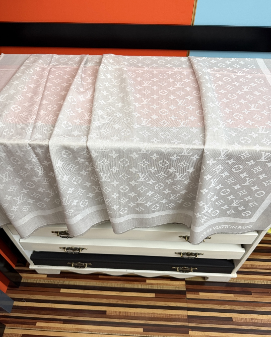 🆕 🔥新款2026 LV 披肩大方巾[得意]ZG同步 采用羊绒+丝绸配色+经典Logo[庆祝]品牌感满满计[强]双面设计