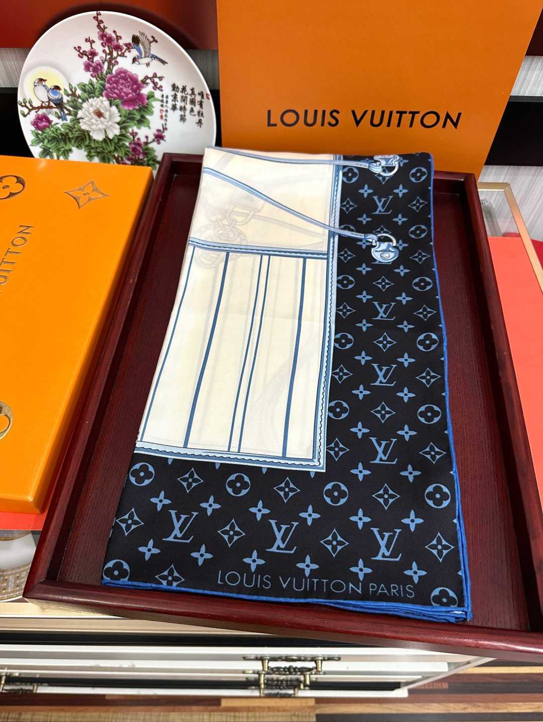 高版本LV🌟专柜同步最新款，买了都说好👍下手一定要快【高端 大爱❤️女人尤物 】货极少 四季都可以用‼️真心美的让人非常
