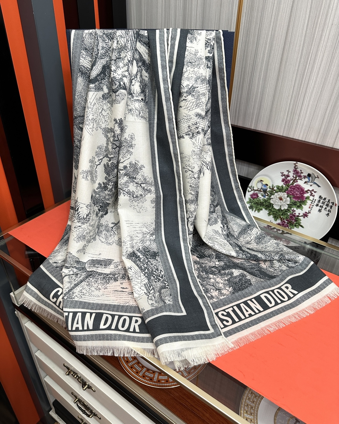 新款迪奥双面同色【动物丛林】太美了[吃瓜]下手一定要快[嘴唇]四季都可以用[勾引]真心美的让人非常非上身效果简直美翻了 