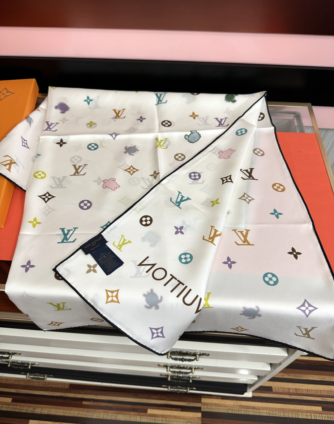 高版本LVZG同步【双面同色】[庆祝]“L家”90经典色彩向原创设计致敬[太阳]作品未经重新诠释或设计[嘴唇]以简单而忠