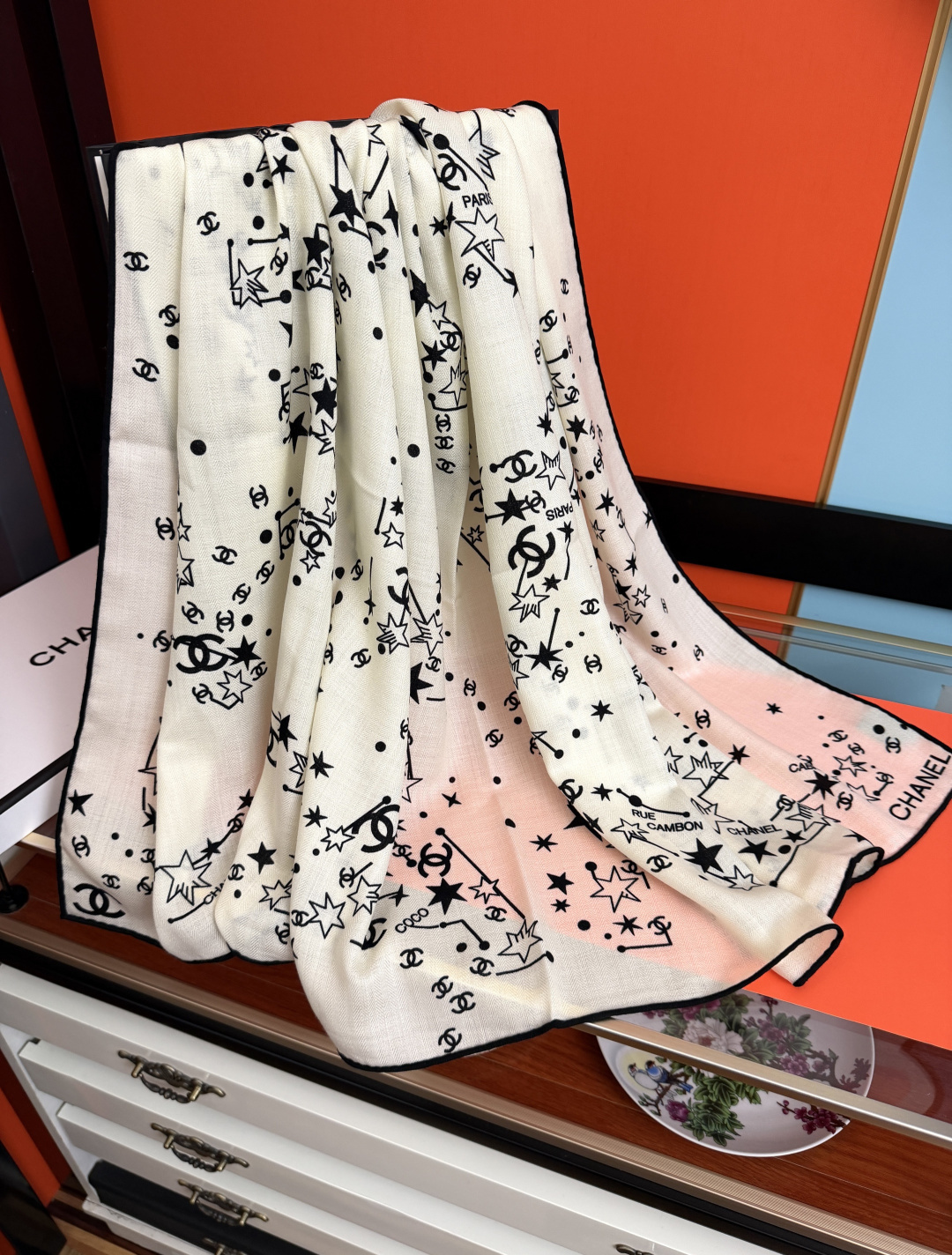 新款❤️2026 香奈儿 星星✨涂鸦 官网同步  【双面同色】[發]经典设计优雅风[礼物]~气质到骨子里[色]香奶奶新一
