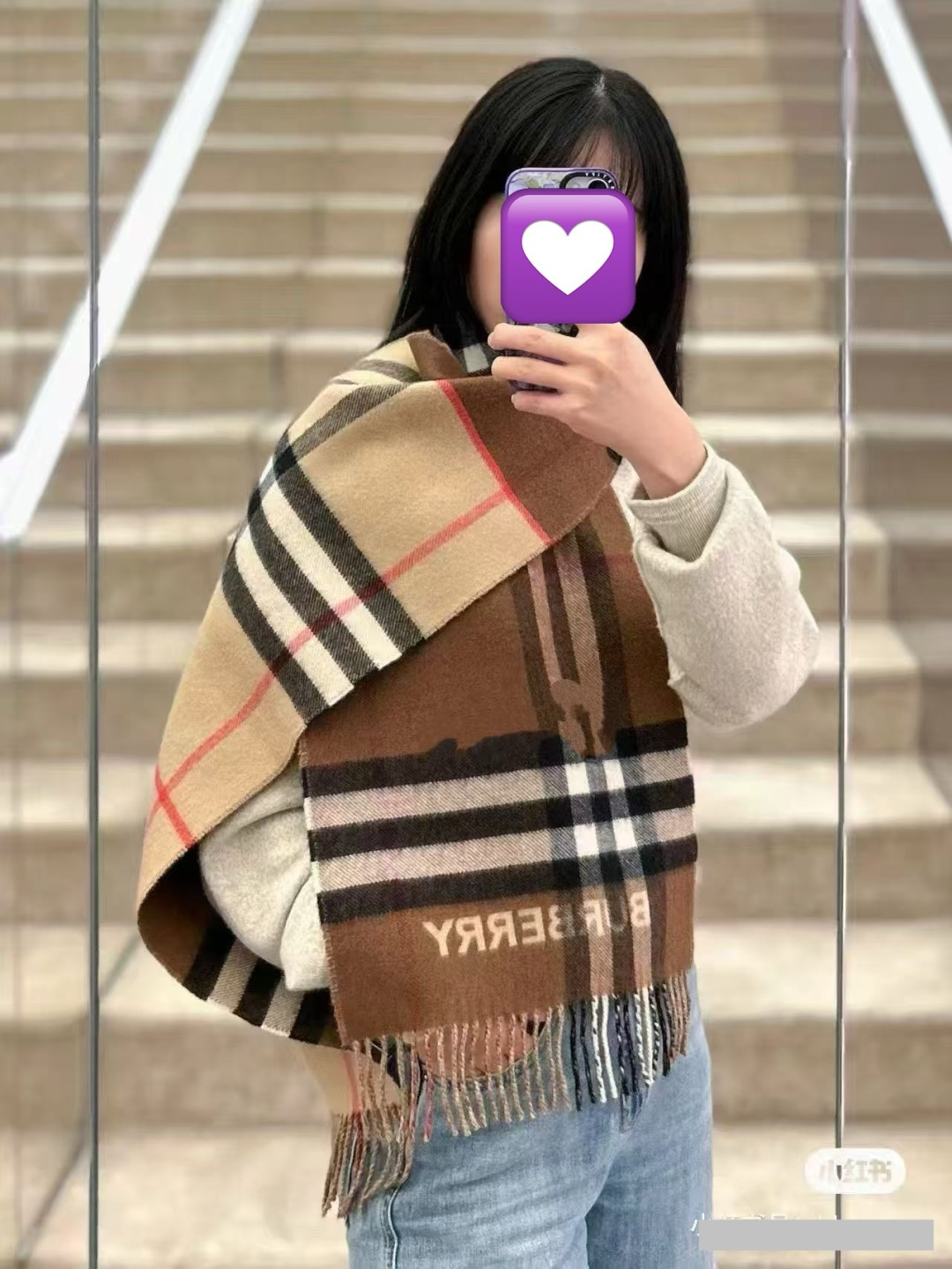 🔥巴宝利 B家这款男女士围巾🧣面料非常满意~手感真的好到不行[得意]寒冬贴脖子围真的舒服软糯又保暖👍相信我，绝对不负期待