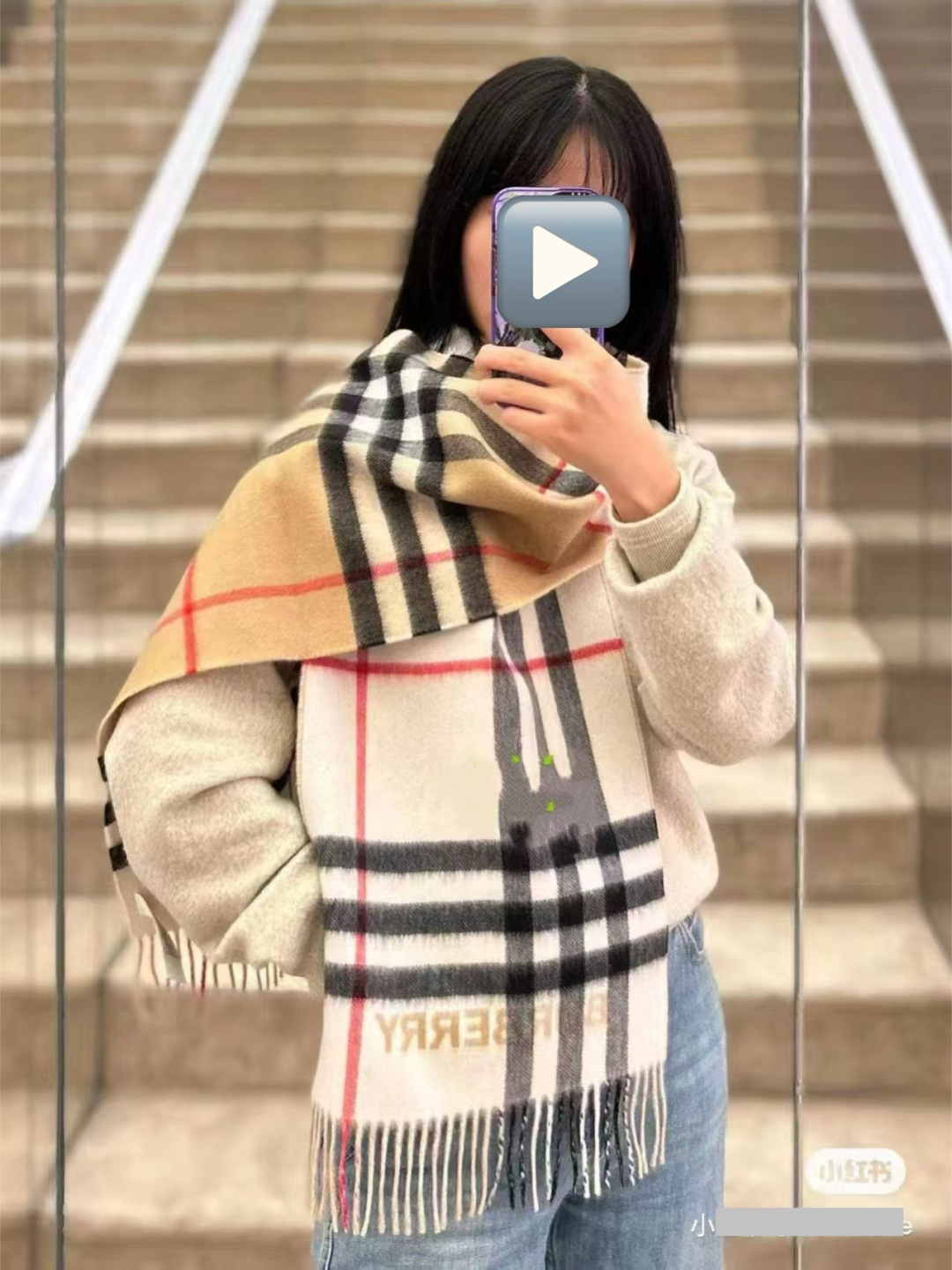 🔥巴宝利 B家这款男女士围巾🧣面料非常满意~手感真的好到不行[得意]寒冬贴脖子围真的舒服软糯又保暖👍相信我，绝对不负期待