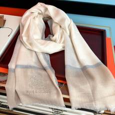 上新 巴宝莉👍重磅推荐🎀太美了👓火爆N年的格子,人人都喜欢💕时潮人都有好几条巴家围巾放在衣橱,🧣换条围巾就足够让你有焕然 上新 巴宝莉👍重磅推荐🎀太美了👓火爆N年的格子,人人都喜欢💕时潮人都有好几条巴家围巾放在衣橱,🧣换条围巾就足够让你有焕然