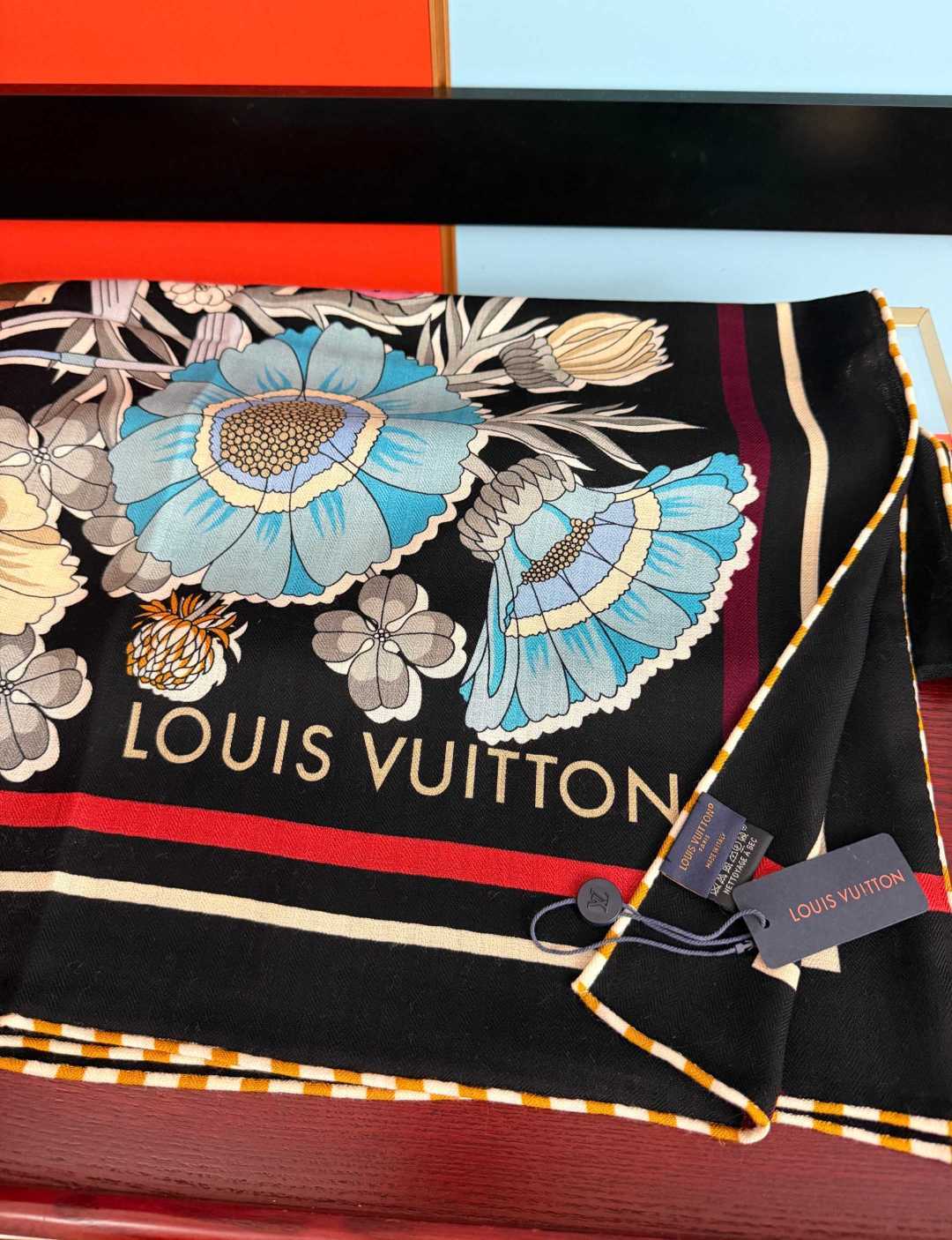 上新❤️LV  2026 ZG同步 经典优雅[礼物]~气质到骨子里[色]新一季的面料超高级，真心超级柔软，丝丝顺滑[太阳