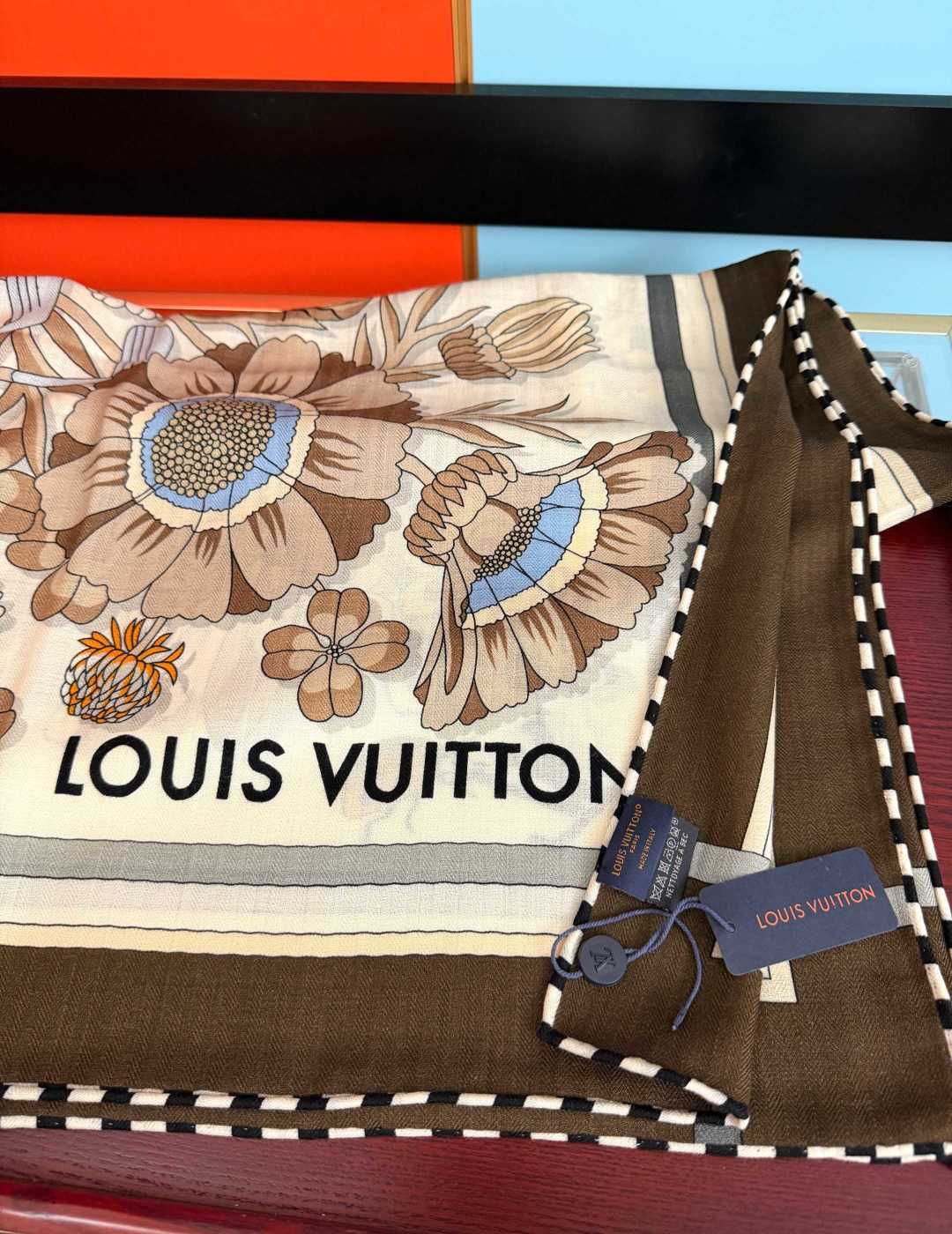 上新❤️LV  2026 ZG同步 经典优雅[礼物]~气质到骨子里[色]新一季的面料超高级，真心超级柔软，丝丝顺滑[太阳