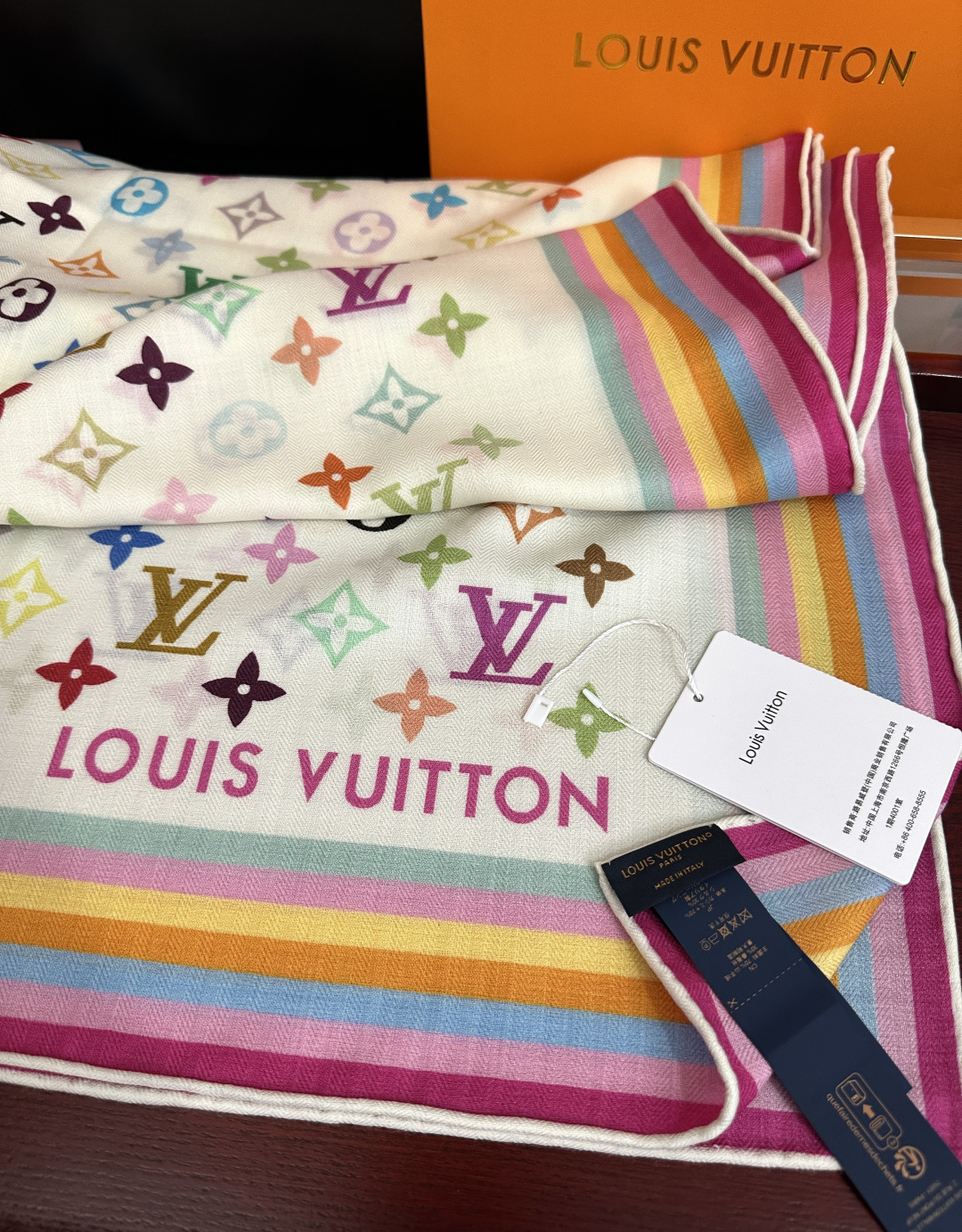 上新【双面同色】L v 高品质 👍ZG同步 本款方巾全新加入 致意路易的旅行传承[得意]丝印工艺刻画丰富细节[得意]顶级