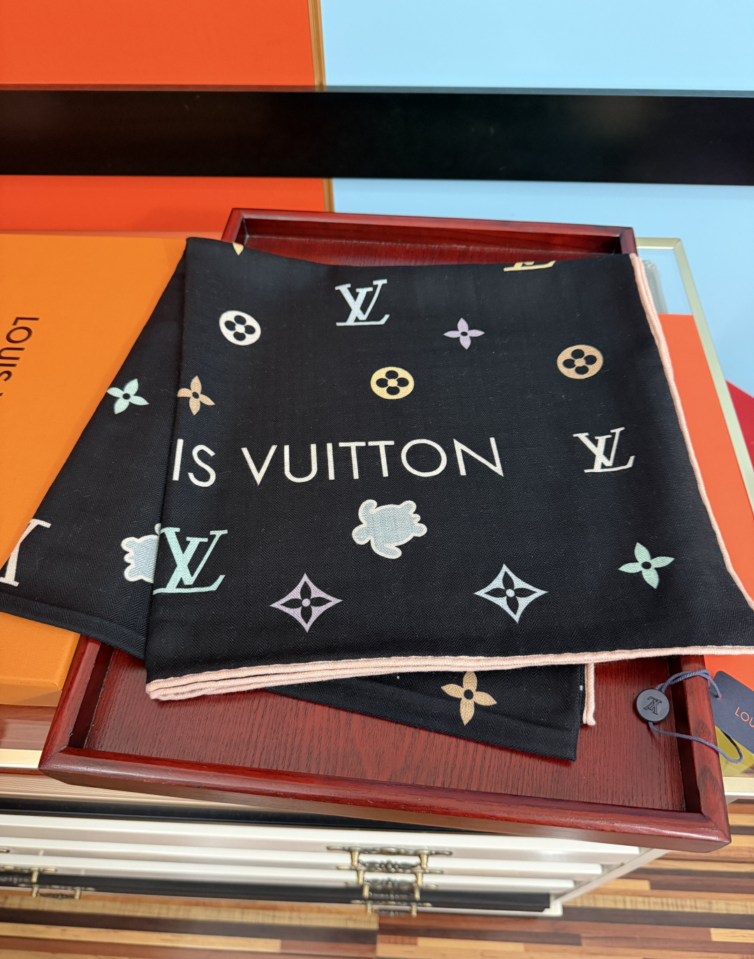 上新❤️LV  2026 ZG同步经典优雅[礼物]~气质到骨子里[色]新一季的面料超高级，真心超级柔软，丝丝顺滑[太阳]