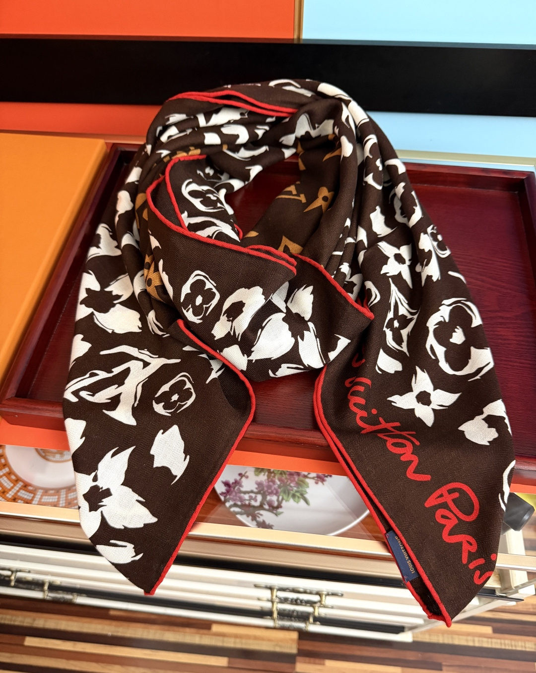 新款❤️LV  2026 ZG同步经典优雅[礼物]~气质到骨子里[色]新一季的面料超高级，真心超级柔软，丝丝顺滑[太阳]