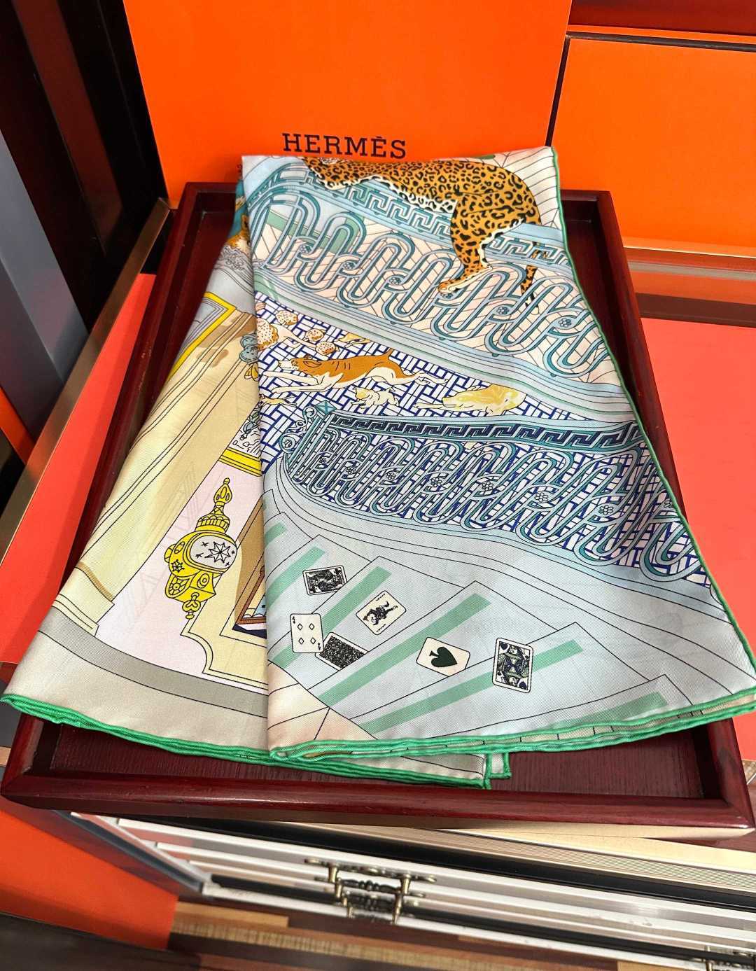 🔥高品质2026HERMES 【24号之谜】[太阳]精致卷边[嘴唇]太美了品质感很显好[得意]好搭到上瘾的丝巾[色]带着
