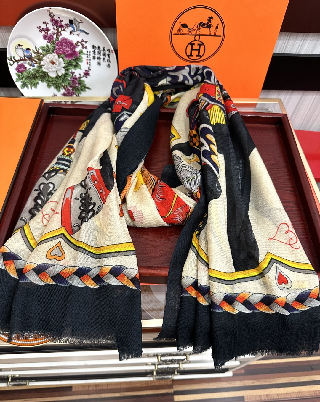 🔥新款羊绒 爱马仕2026 最新款顶级设计太美了，真心赞👍😘💍实物真心美 🎀披肩配以印花💓💃🏻无论设计喷绘都是非常到位☀