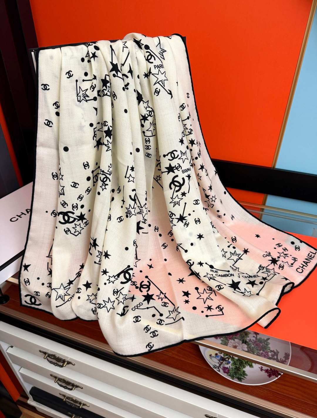 新款❤️2026 香奈儿 星星✨涂鸦 官网同步  【双面同色】[發]经典设计优雅风[礼物]~气质到骨子里[色]香奶奶新一