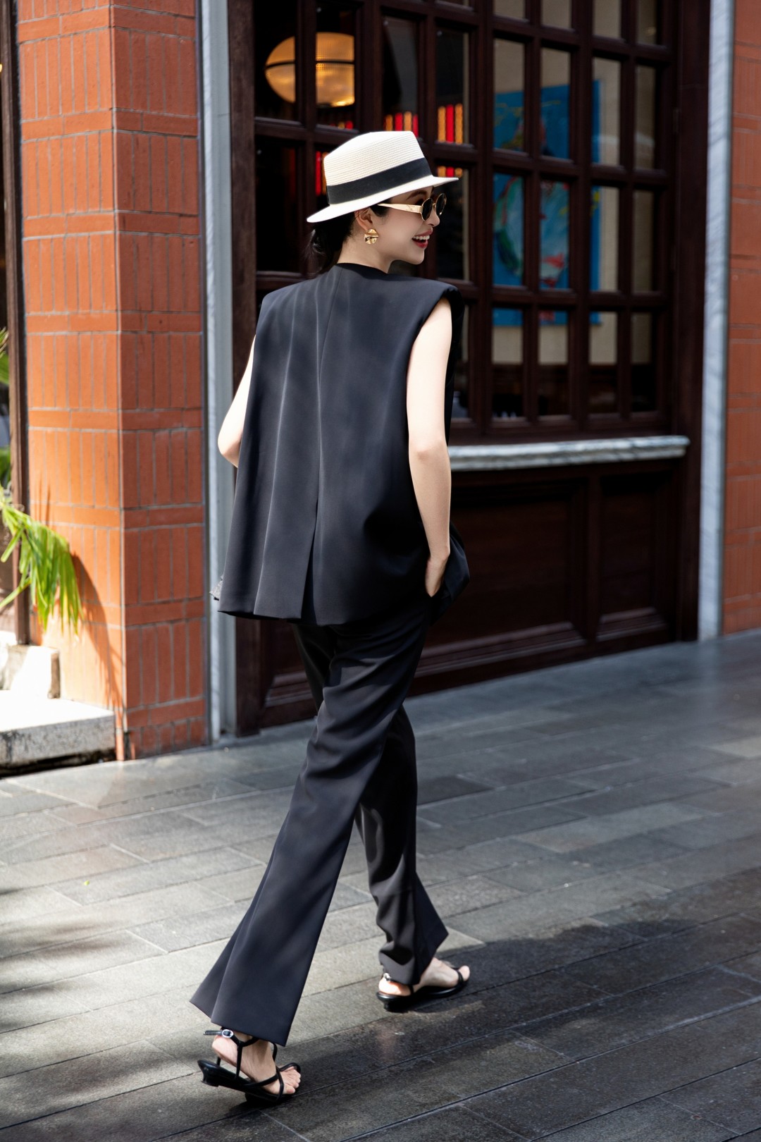 High-End Women’s Suit Set with Unique Design Details and Versatile Options - 图片 6