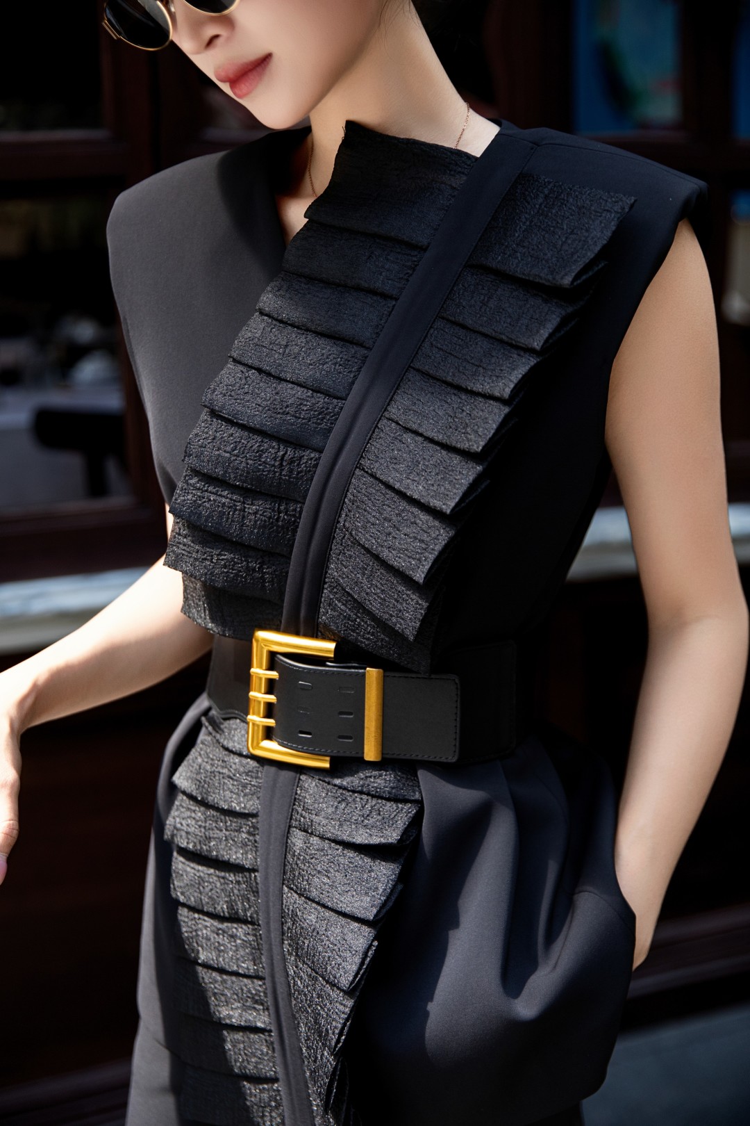 High-End Women’s Suit Set with Unique Design Details and Versatile Options - 图片 4
