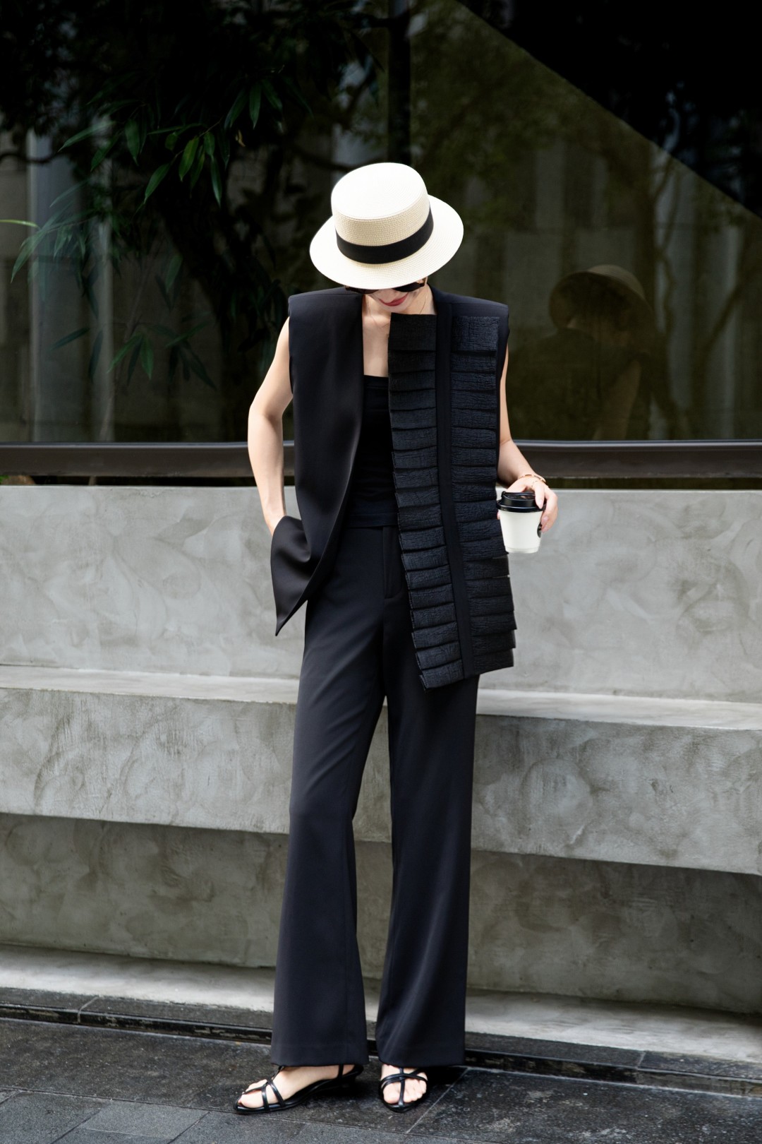 High-End Women’s Suit Set with Unique Design Details and Versatile Options - 图片 3