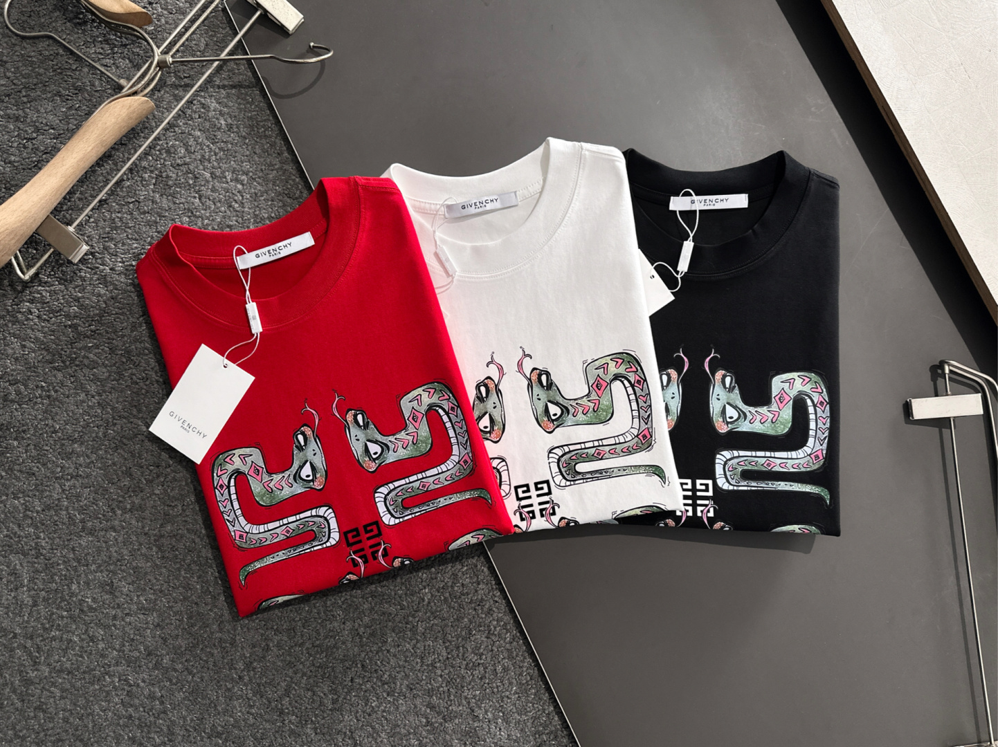  GVC  2025SS春夏最新款圆领时尚短袖T恤，官网同步，专柜纯棉面料！贴肤舒适，耐看又好穿，经典简