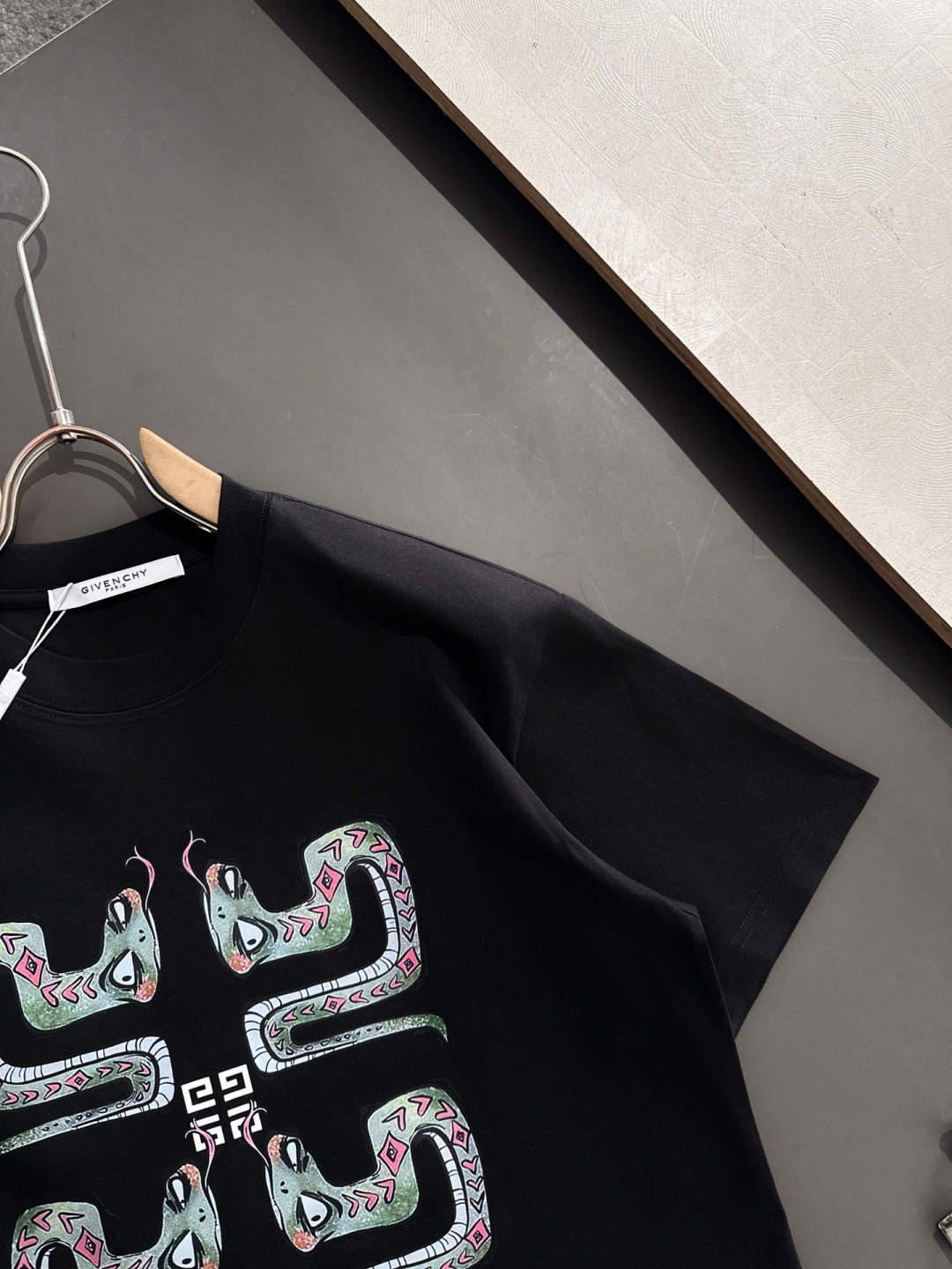  GVC  2025SS春夏最新款圆领时尚短袖T恤，官网同步，专柜纯棉面料！贴肤舒适，耐看又好穿，经典简