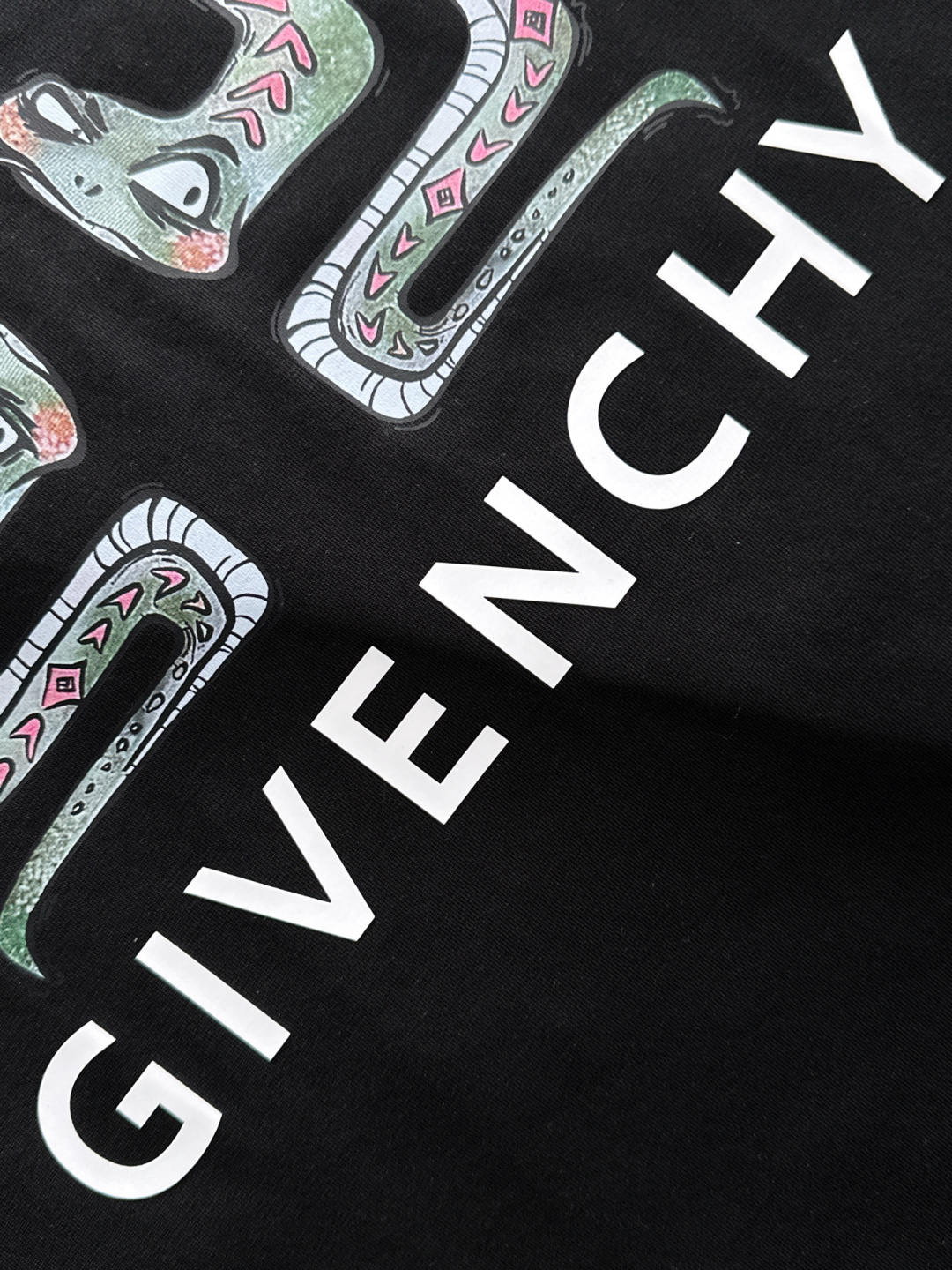  GVC  2025SS春夏最新款圆领时尚短袖T恤，官网同步，专柜纯棉面料！贴肤舒适，耐看又好穿，经典简