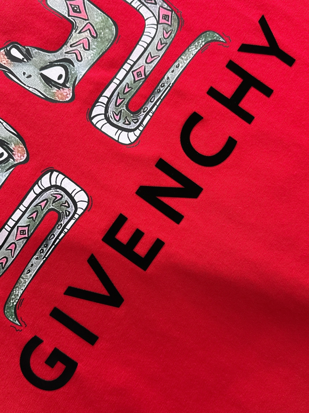  GVC 2025SS春夏最新款圆领时尚短袖T恤，官网同步，专柜纯棉面料！贴肤舒适，耐看又好穿，经典简约